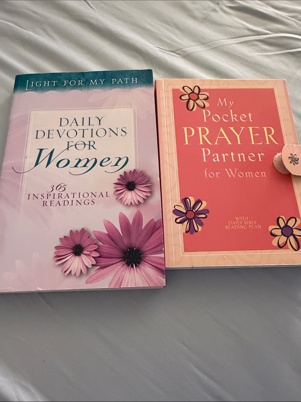 Daily Devotions for Women & My Pocket Prayer Partner for Women - Pink Floral Set